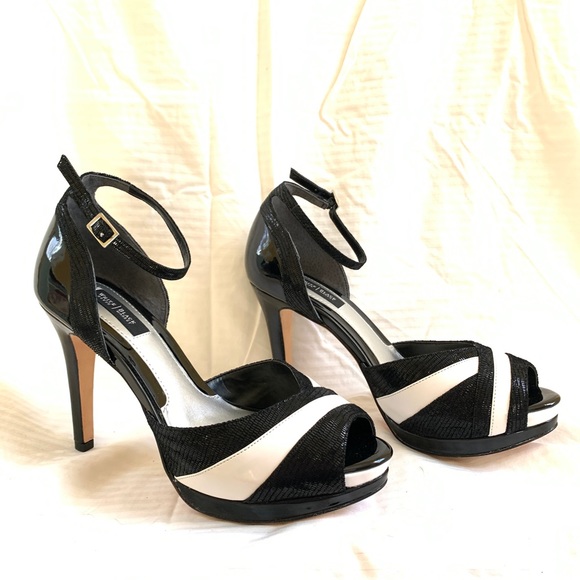 White House Black Market 'Tosha' peep-toe ankle strap platform heels 8 like new - Picture 16 of 16